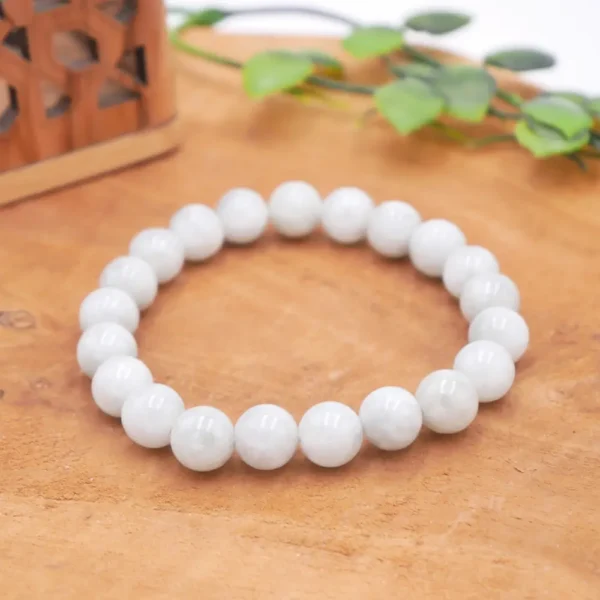 Bracelet en Jade naturel de qualité supérieure, perles vert d'eau nuancées montées sur fil élastique multibrin haute résistance.