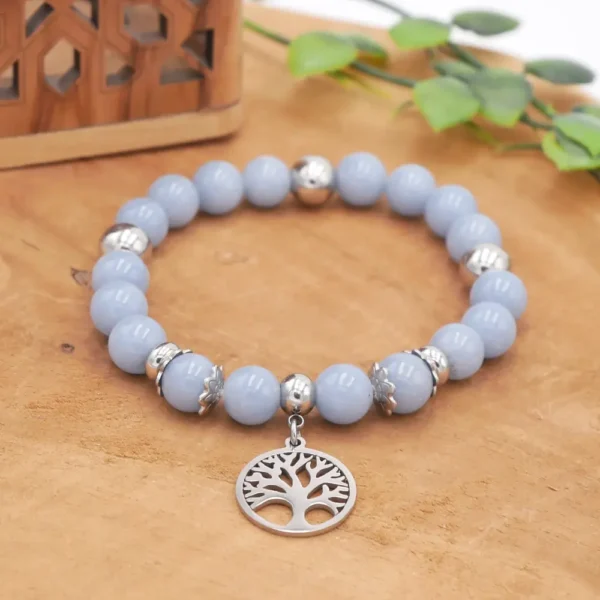 Bracelet en Angélite naturelle bleu ciel et perles en acier inoxydable (Inox), perles mates et lisses aux nuances apaisantes, montage artisanal.