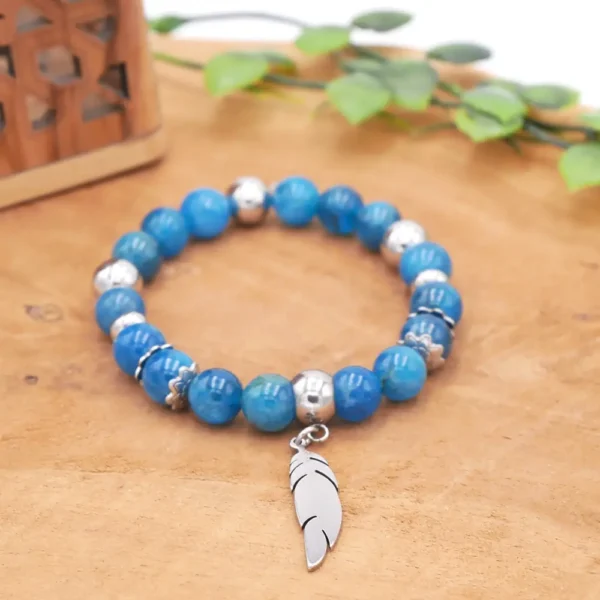 Bracelet en Apatite bleue naturelle aux nuances bleu lagon, intercalaires en acier inoxydable (inox), perles de qualité supérieure, montage artisanal.