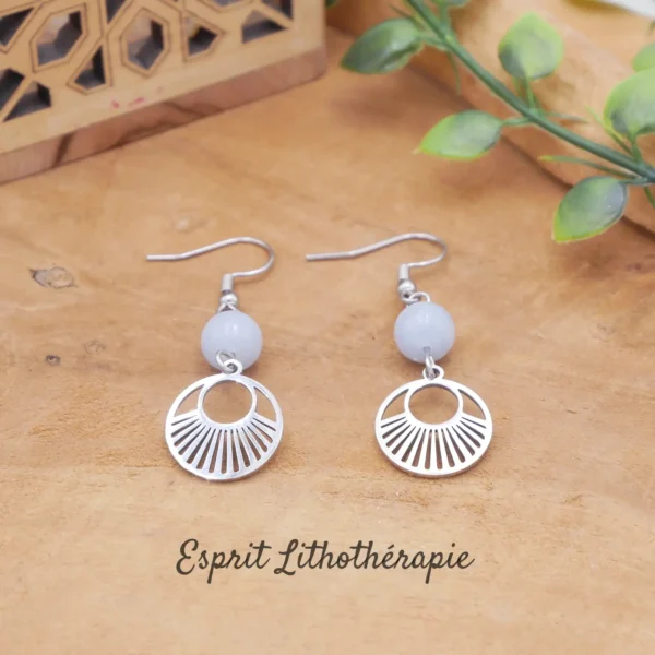 boucles d’oreilles Angélite naturelle de qualité avec accessoires en acier inoxydable.