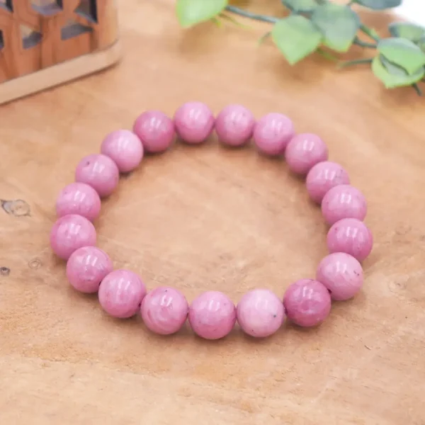 Bracelet en Rhodonite rose naturelle de qualité supérieure, perles unies aux nuances vieux rose et bois de rose sur fil élastique résistant.