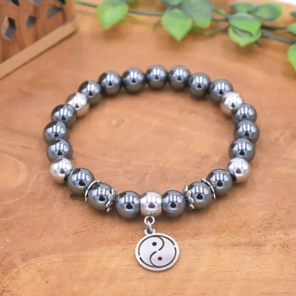 Bracelet en Hématite naturelle monté sur fil élastique multibrin résistant avec accessoires en acier inoxydable