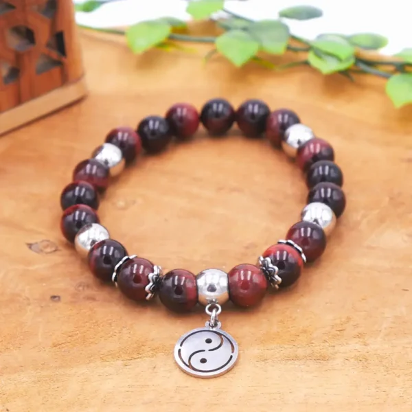 Bracelet en perles d'œil de taureau naturel aux reflets rouge acajou et acier inox