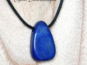 Pendentif en Lapis Lazuli naturel monté sur cordon coton ciré – pierre bleue de sagesse et de communication