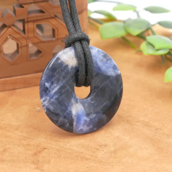 Pendentif donut en sodalite naturelle