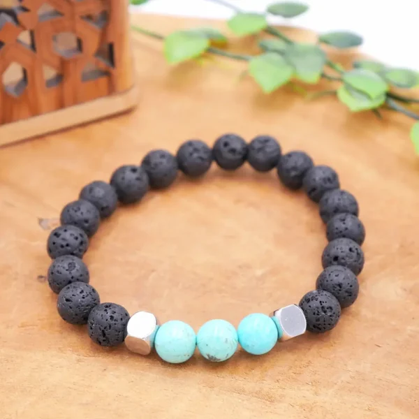 Bracelet pour homme en Turquoise naturelle et Pierre de Lave (Basalte), perles noires poreuses et bleu azur, montage artisanal robuste.