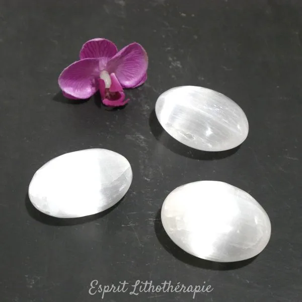 Galet de Sélénite naturelle blanche translucide, pierre fragile de lithothérapie