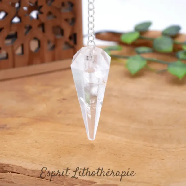 Pendule en Cristal de roche de qualité. Pierre naturelle.