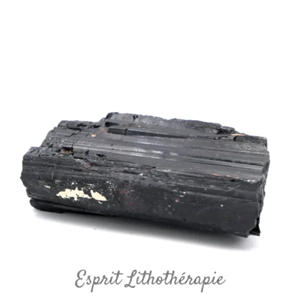 Tourmaline noire brute naturelle.
