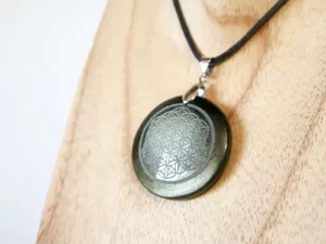 Pendentif en obsidienne dorée gravée avec motif Fleur de Vie, pierre naturelle de protection