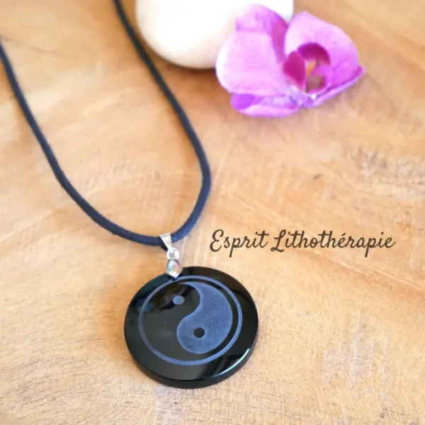 Pendentif en obsidienne naturelle gravé Yin Yang avec cordon réglable au choix