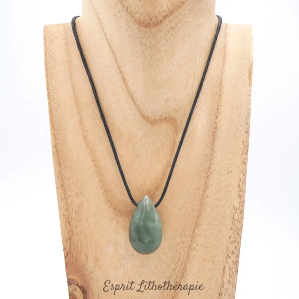 Pendentif en jade néphrite pierre naturelle de qualité, apaisante et protectrice, livré avec cordon ou chaîne au choix