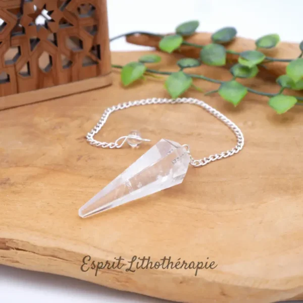 Pendule en Cristal de roche de qualité. Pierre naturelle.