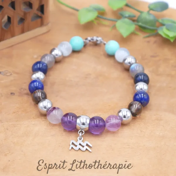 Bracelet pierre naturelle sur fil acier câblé et fermoir.