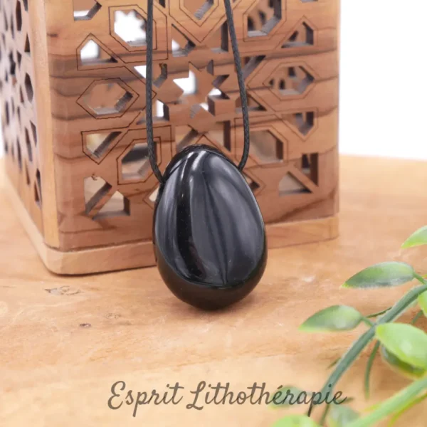Pendentif en Obsidienne noire naturelle.