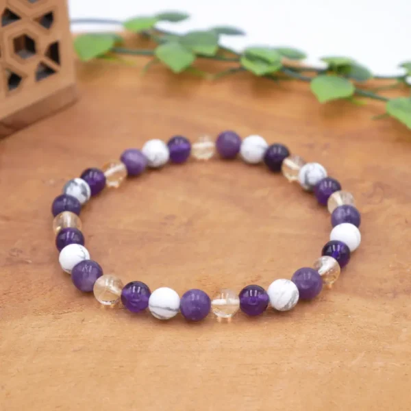 Bracelet Améthyste, Citrine naturelle, Howlite et Lépidolite en pierres naturelles de qualité montées sur fils élastique. Tailles au choix